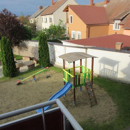 Zafir Sziget Apartman Sárvár Exterior foto