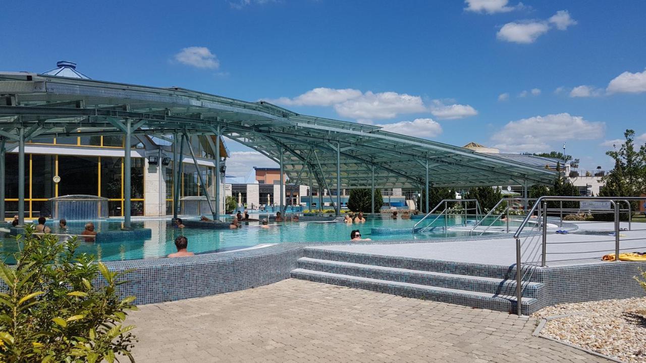 Zafir Sziget Apartman Sárvár Exterior foto