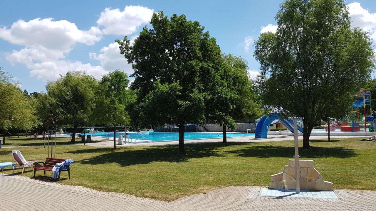 Zafir Sziget Apartman Sárvár Exterior foto
